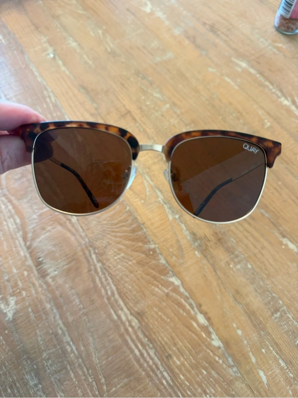 Quay Australia Evasive Tortoiseshell Frame with polarized Lenses Sunglasses